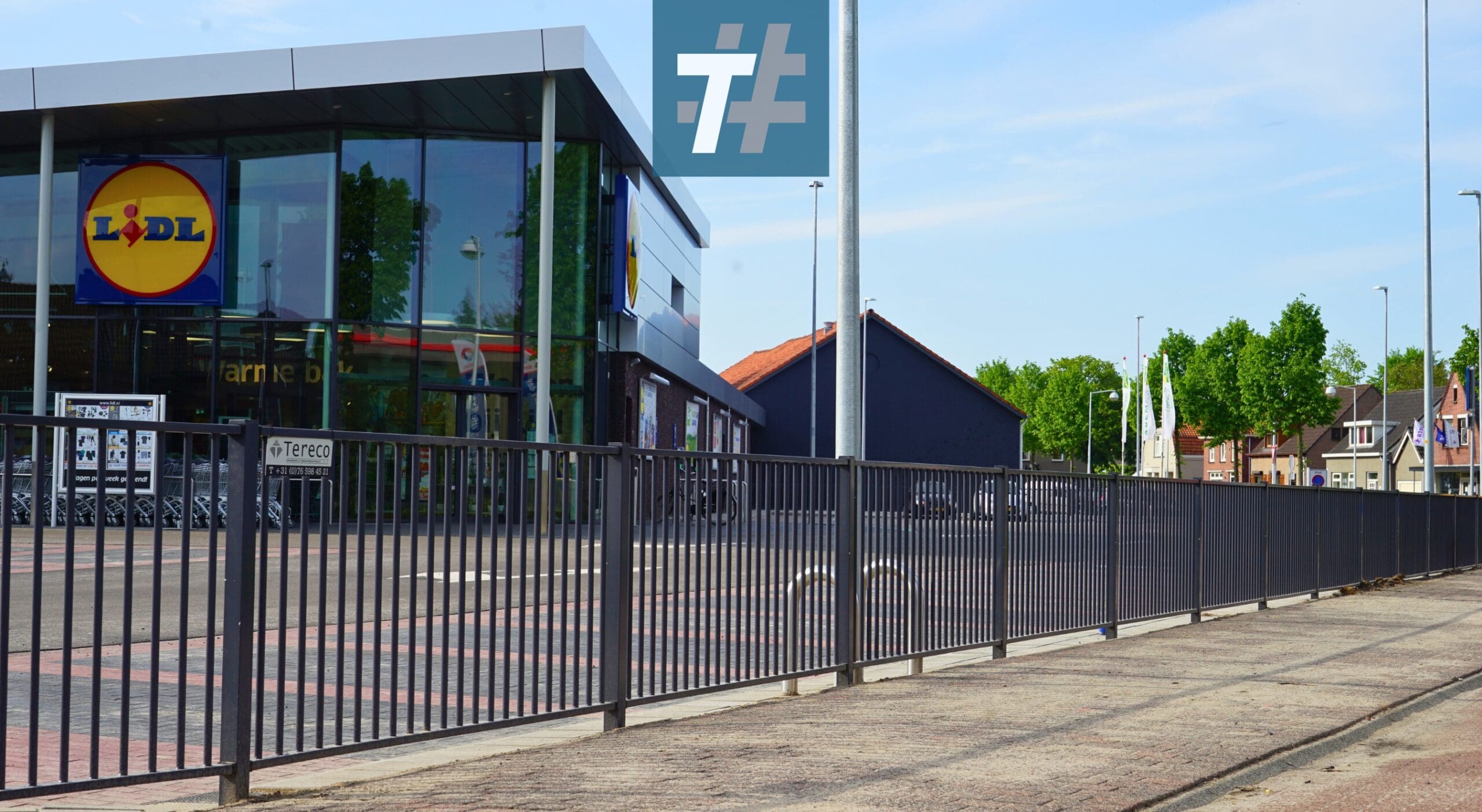spijlenhekwerk omheining Lidl supermarkt