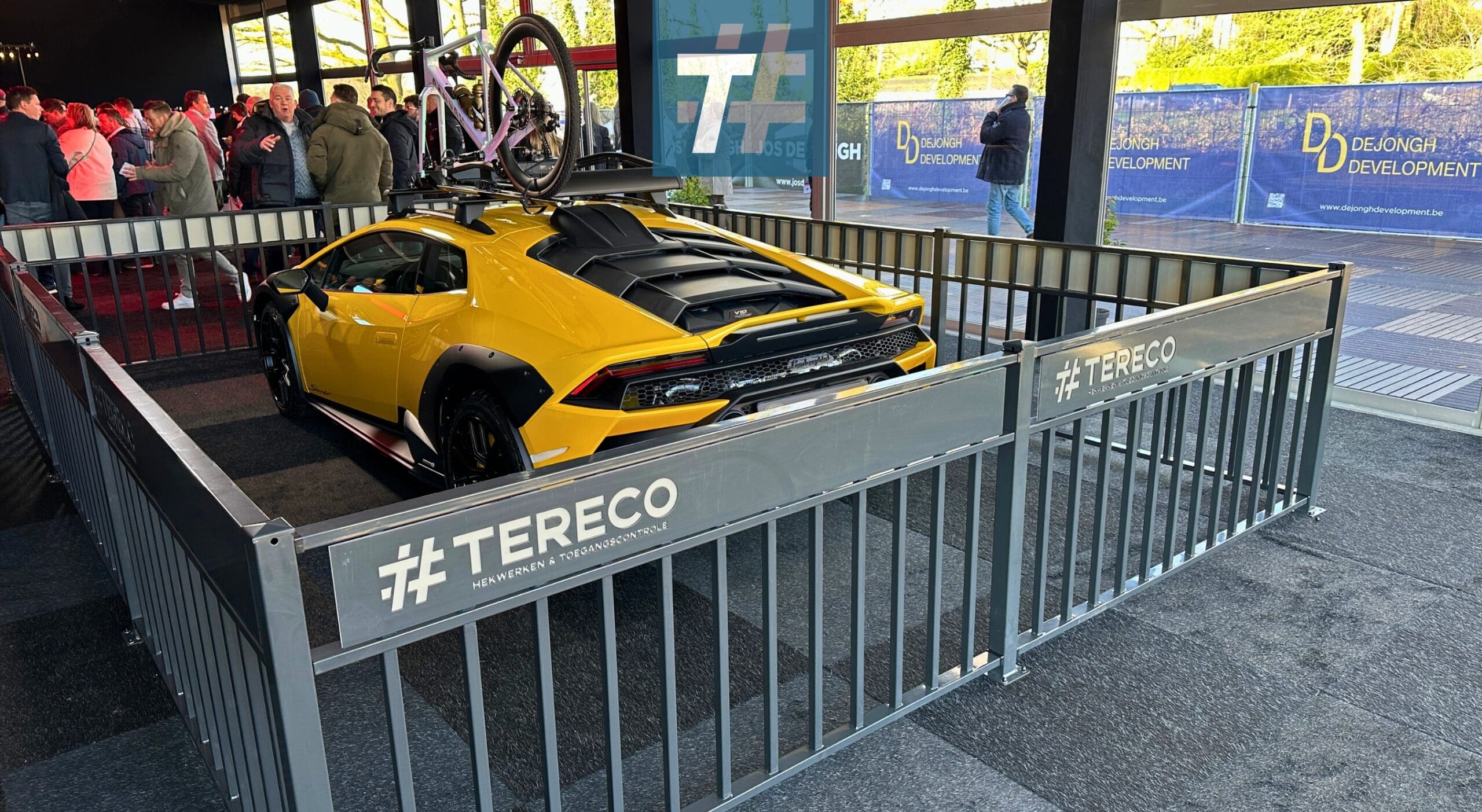 Lamborghini Huracan Sterrato display bij Cross Hoogerheide met Tereco hekwerk